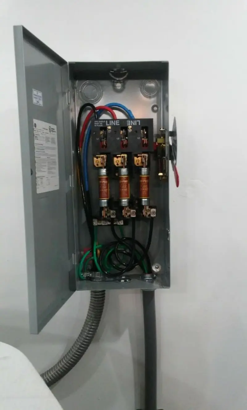 Three-phase disconnect switch installed for Smoke Detector Installation in Picnic Point