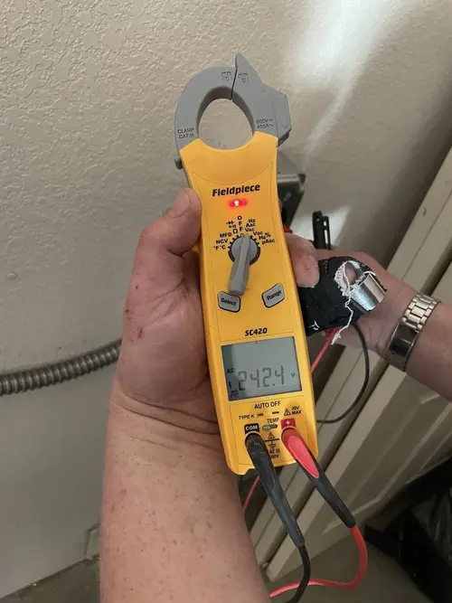 Voltage testing with clamp meter during Aluminum Wiring Replacement in Picnic Point